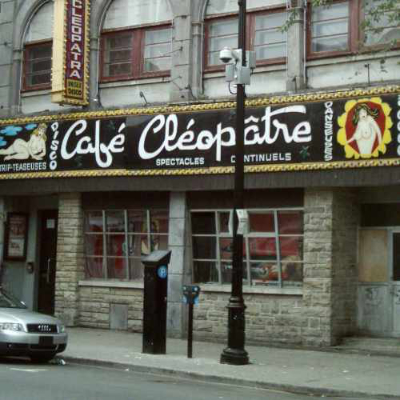Façade du Cléopâtre. Crédit photo: utilisateur de Wikimedia Commons Jean Gagnon. 2008. Licence : CC BY-SA 4.0